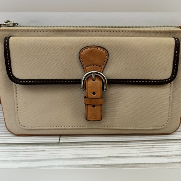 Coach wristlet - Picture 3 of 9